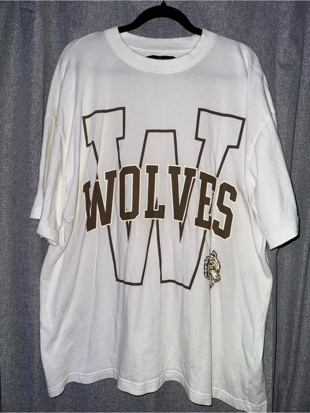 Darc Sport White Short-Sleeve 'WOLVES' Graphic Tee with Brown Accents